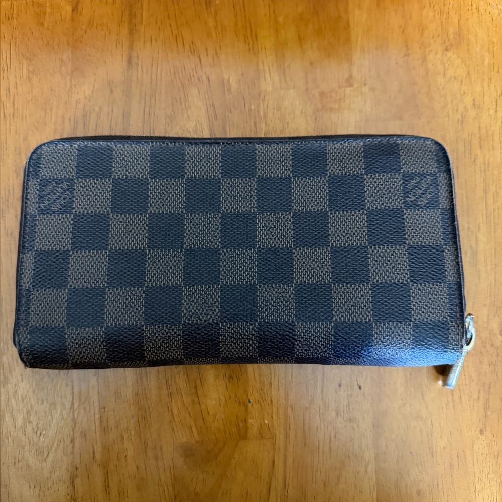 🔥Louis Vuitton Damier Zip Wallet - excellent condition‼️
